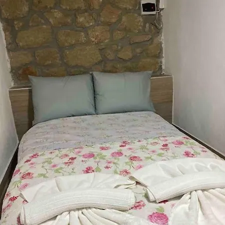 Mikraki Apartment *